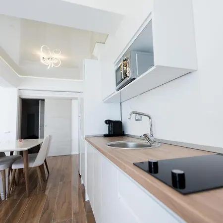 White Tower Privat 504 Mamaia